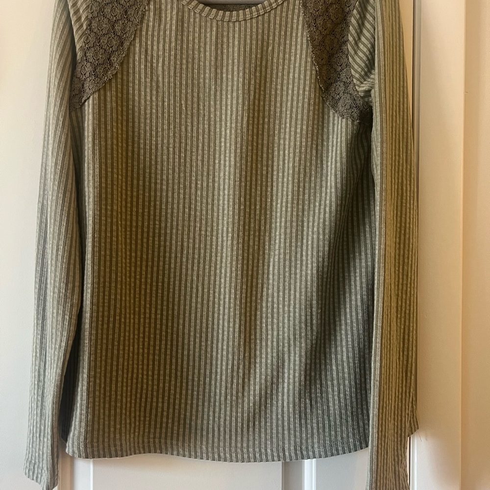 Hem & Thread Green Crew Neck Sweater with Ribbed Texture